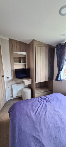 Flamingo Land – Willow Grove A141, 3-Bed Swift Atlantique Caravan with Decking & Patio – Static Caravan, Willow Grove