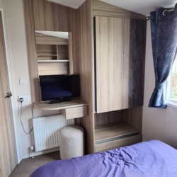 Flamingo Land – Willow Grove A141, 3-Bed Swift Atlantique Caravan with Decking & Patio – Static Caravan, Willow Grove