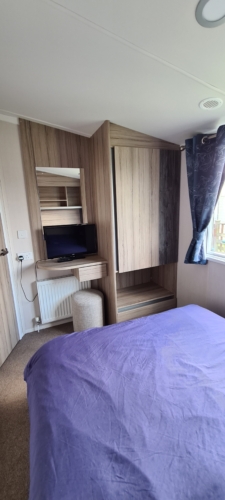 Flamingo Land – Willow Grove A141, 3-Bed Swift Atlantique Caravan with Decking & Patio – Static Caravan, Willow Grove