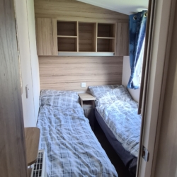 Flamingo Land – Willow Grove A141, 3-Bed Swift Atlantique Caravan with Decking & Patio – Static Caravan, Willow Grove