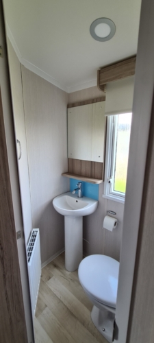Flamingo Land – Willow Grove A141, 3-Bed Swift Atlantique Caravan with Decking & Patio – Static Caravan, Willow Grove