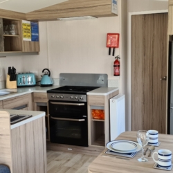 Flamingo Land – Willow Grove A141, 3-Bed Swift Atlantique Caravan with Decking & Patio – Static Caravan, Willow Grove