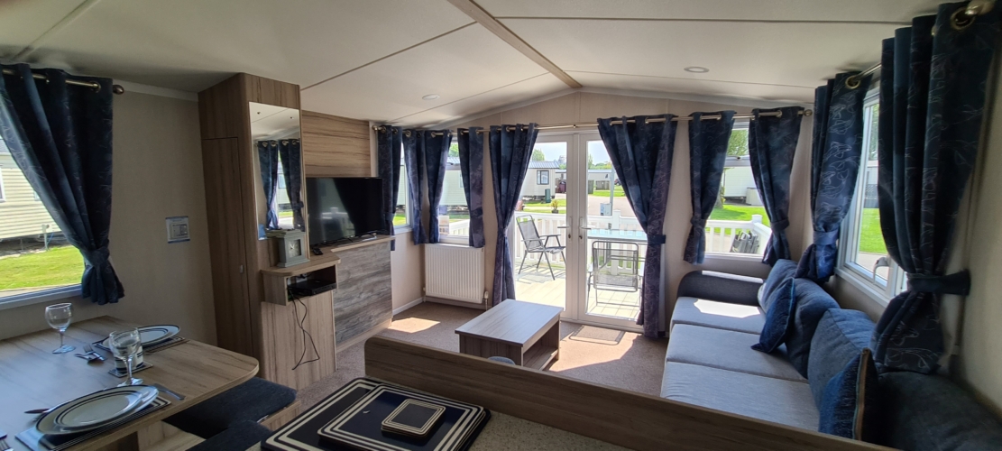 Flamingo Land – Willow Grove A141, 3-Bed Swift Atlantique Caravan with Decking & Patio – Static Caravan, Willow Grove