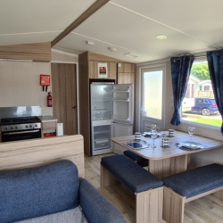Flamingo Land – Willow Grove A141, 3-Bed Swift Atlantique Caravan with Decking & Patio – Static Caravan, Willow Grove
