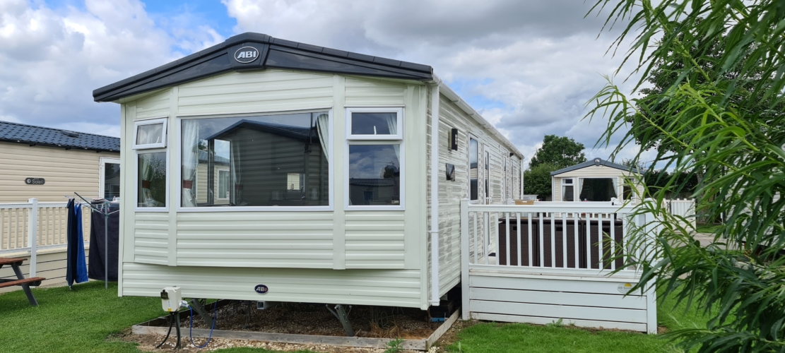Flamingo Land – Willow Grove A130, 3-Bed ABI Oakley Caravan with Side Decking – Static Caravan, Willow Grove