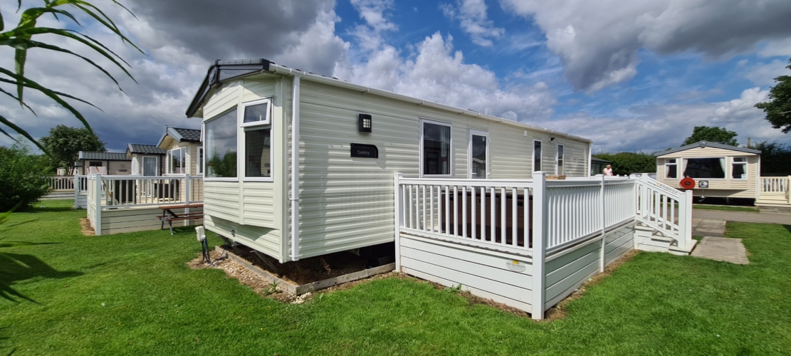 Flamingo Land – Willow Grove A130, 3-Bed ABI Oakley Caravan with Side Decking – Static Caravan, Willow Grove