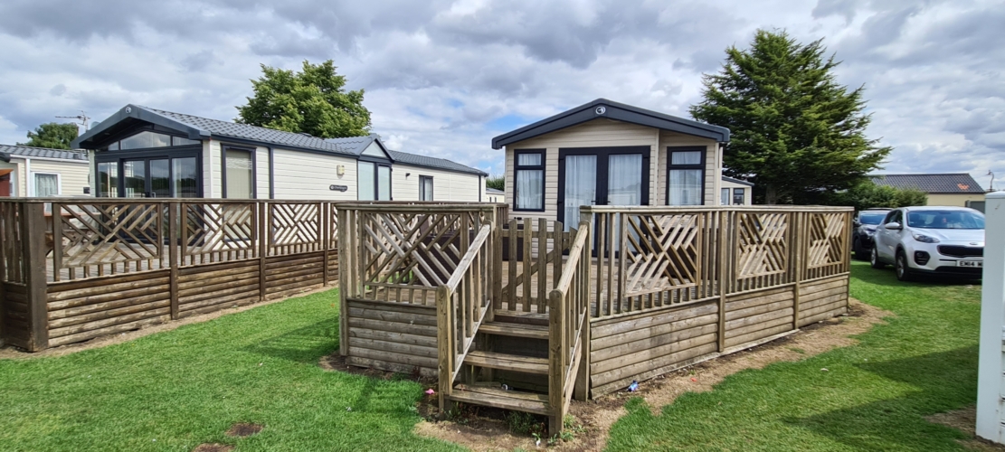 Flamingo Land – Willow Grove A105, 3-Bed Caravan with Wrap Decking by Play Park – Static Caravan, Willow Grove
