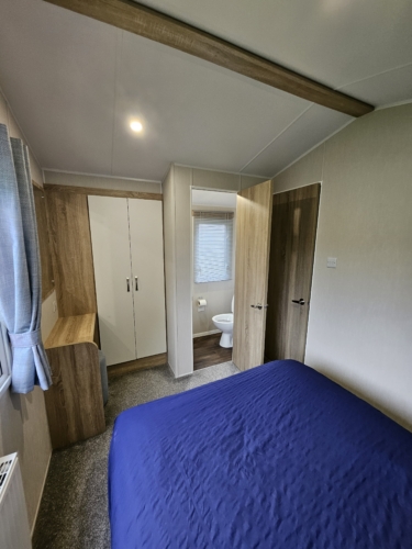 Pet-Friendly 3-Bed Caravan at Flamingo Land – Woodlands Area with Ensuite & Parking W61 – Static Caravan, Woodlands