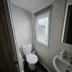 Pet-Friendly 3-Bed Caravan at Flamingo Land – Woodlands Area with Ensuite & Parking W61 – Static Caravan, Woodlands