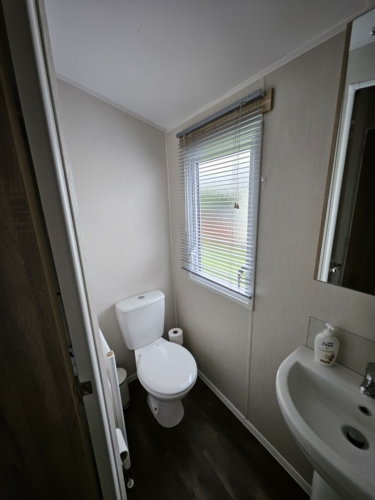 Pet-Friendly 3-Bed Caravan at Flamingo Land – Woodlands Area with Ensuite & Parking W61 – Static Caravan, Woodlands
