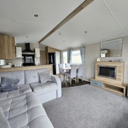Pet-Friendly 3-Bed Caravan at Flamingo Land – Woodlands Area with Ensuite & Parking W61 – Static Caravan, Woodlands