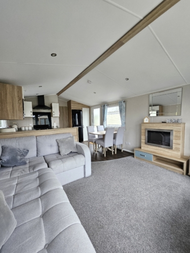 Pet-Friendly 3-Bed Caravan at Flamingo Land – Woodlands Area with Ensuite & Parking W61 – Static Caravan, Woodlands