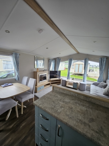Pet-Friendly 3-Bed Caravan at Flamingo Land – Woodlands Area with Ensuite & Parking W61 – Static Caravan, Woodlands
