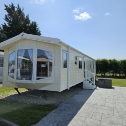 Pet-Friendly 3-Bed Caravan at Flamingo Land – Woodlands Area with Ensuite & Parking W61 – Static Caravan, Woodlands