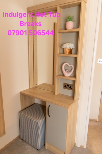 Beautiful 8 berth indulgent mini lodge with hot tub – Tattershall Lakes | Lodge, sleeps 8