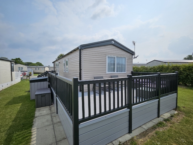 Extra Large decked static at Flamingo Land A1 – North Yorkshire | Static Caravan, sleeps 6